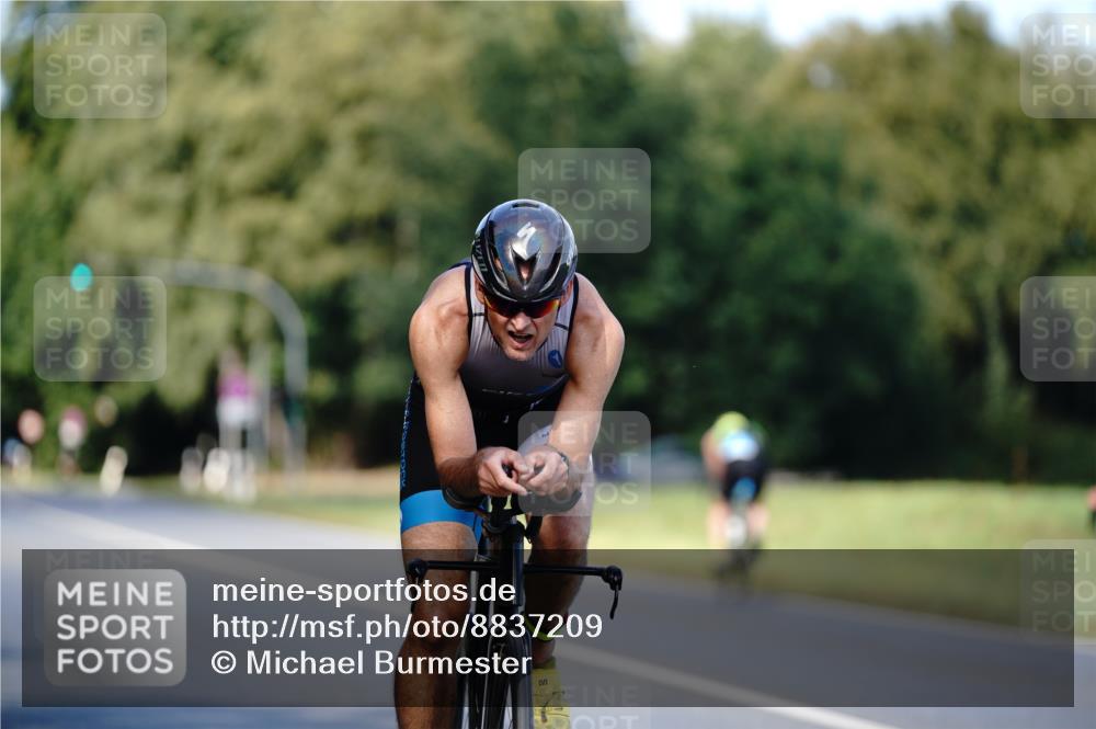 07.09.2025 - 19. Norderstedt Triathlon Michael Burmester http://msf.ph/oto/8837209 07.09.2025 14:14:16 Radfahren 988, 996 meine-sportfotos.de