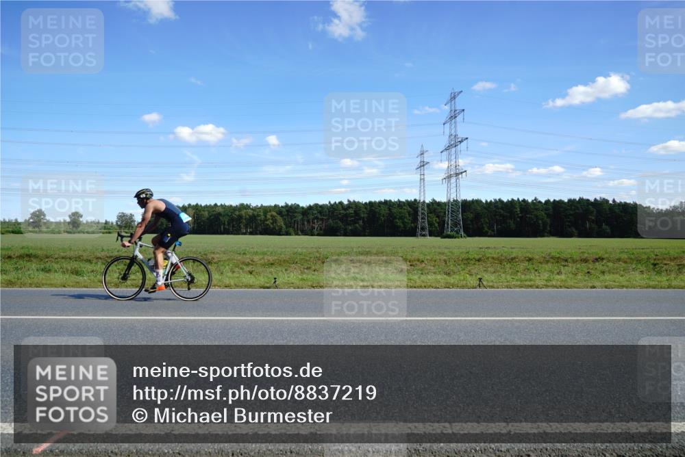 07.09.2025 - 19. Norderstedt Triathlon Michael Burmester http://msf.ph/oto/8837219 07.09.2025 14:08:59 Radfahren  meine-sportfotos.de