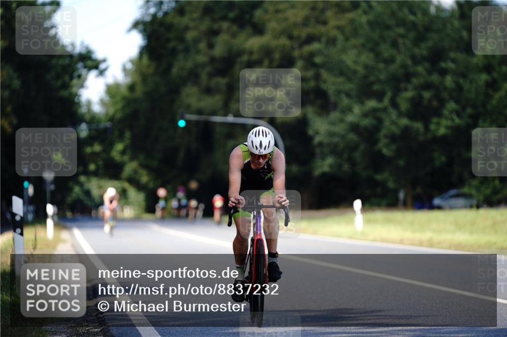07.09.2025 - 19. Norderstedt Triathlon Michael Burmester http://msf.ph/oto/8837232 07.09.2025 14:14:34 Radfahren 1017 meine-sportfotos.de