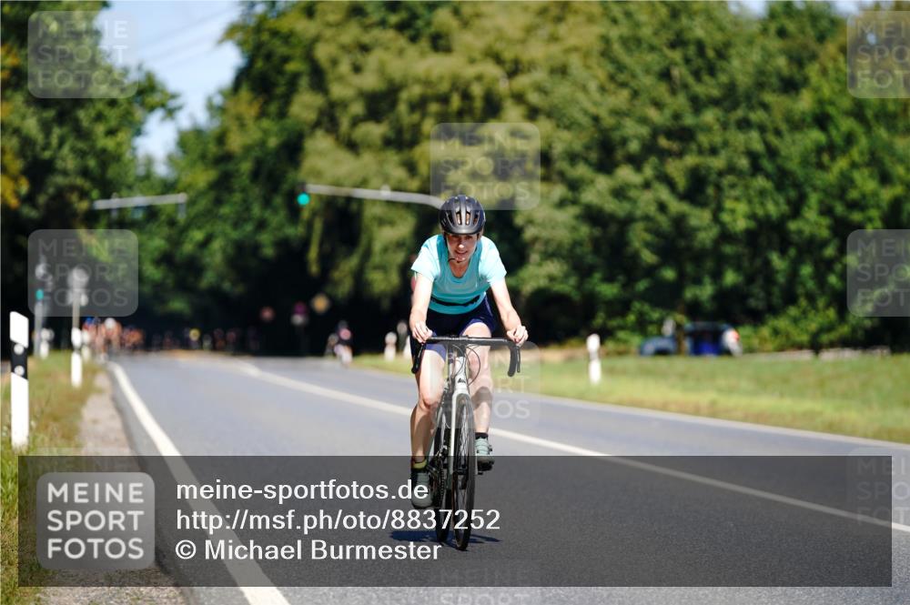 07.09.2025 - 19. Norderstedt Triathlon Michael Burmester http://msf.ph/oto/8837252 07.09.2025 12:52:59 Radfahren 194, 1235, 1261 meine-sportfotos.de