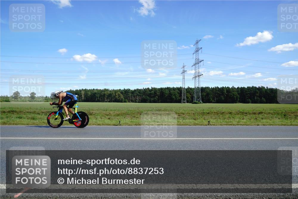 07.09.2025 - 19. Norderstedt Triathlon Michael Burmester http://msf.ph/oto/8837253 07.09.2025 14:09:13 Radfahren 374 meine-sportfotos.de