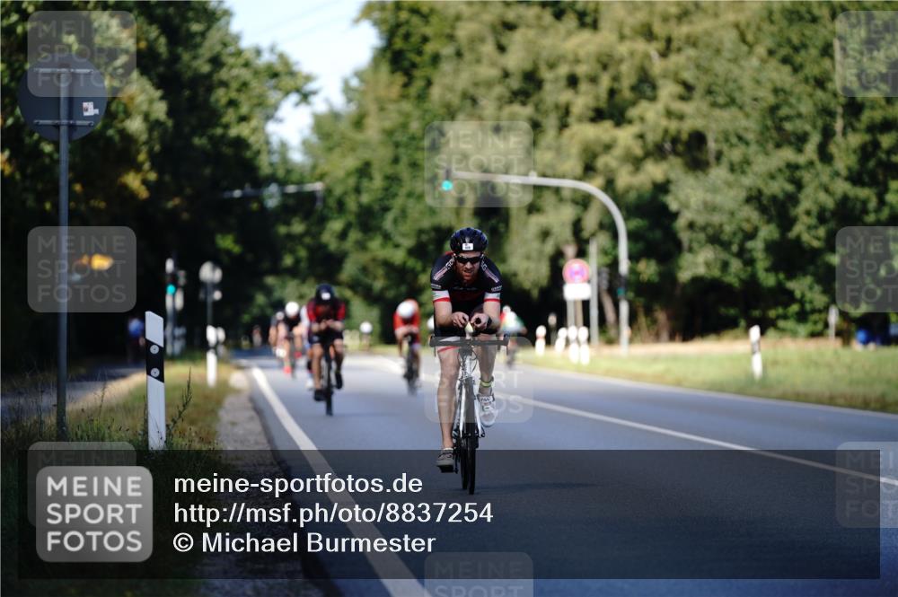 07.09.2025 - 19. Norderstedt Triathlon Michael Burmester http://msf.ph/oto/8837254 07.09.2025 14:15:02 Radfahren 979 meine-sportfotos.de