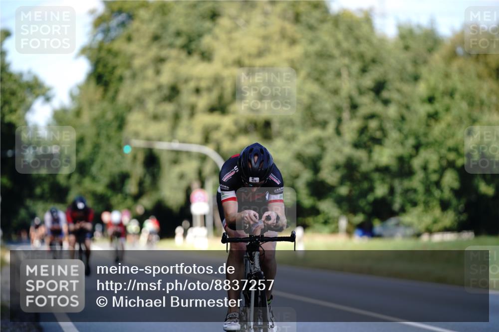07.09.2025 - 19. Norderstedt Triathlon Michael Burmester http://msf.ph/oto/8837257 07.09.2025 14:15:03 Radfahren 958, 979 meine-sportfotos.de