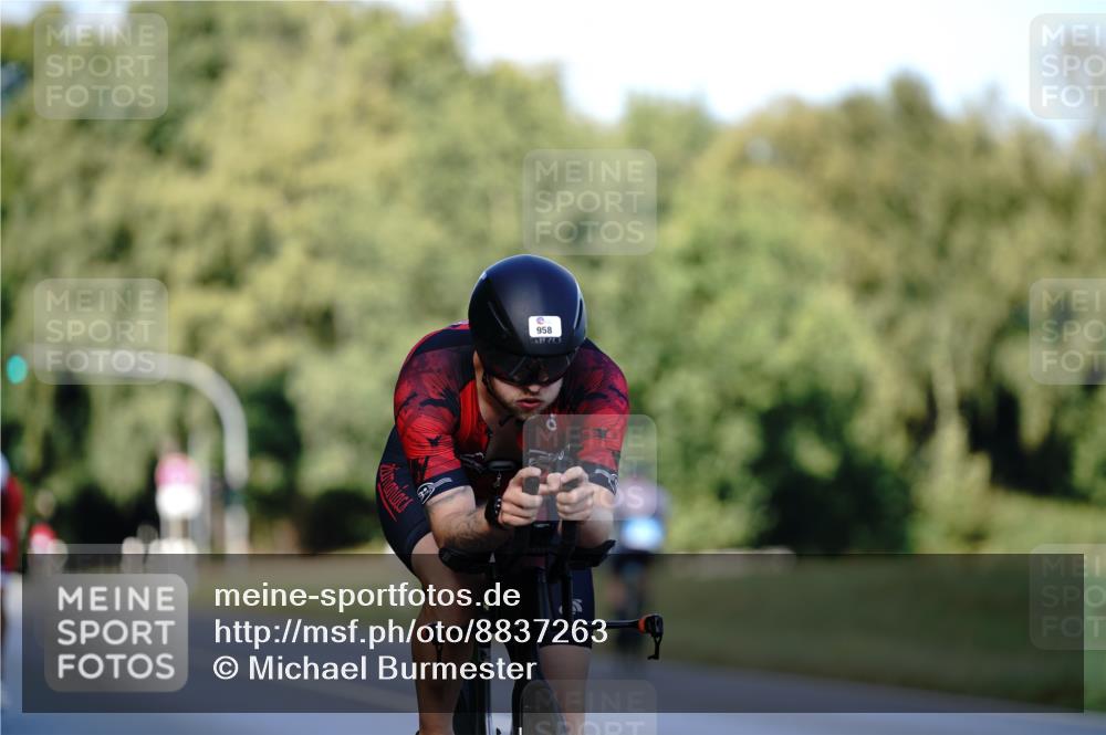 07.09.2025 - 19. Norderstedt Triathlon Michael Burmester http://msf.ph/oto/8837263 07.09.2025 14:15:06 Radfahren 958, 977, 979, 1456 meine-sportfotos.de