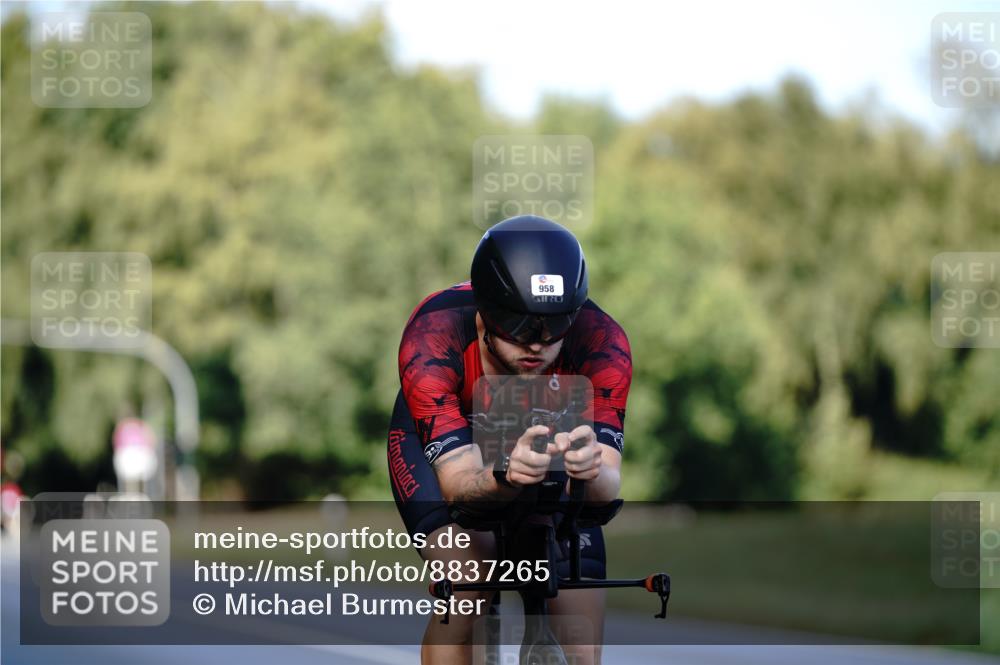 07.09.2025 - 19. Norderstedt Triathlon Michael Burmester http://msf.ph/oto/8837265 07.09.2025 14:15:06 Radfahren 958, 977, 979, 1456 meine-sportfotos.de
