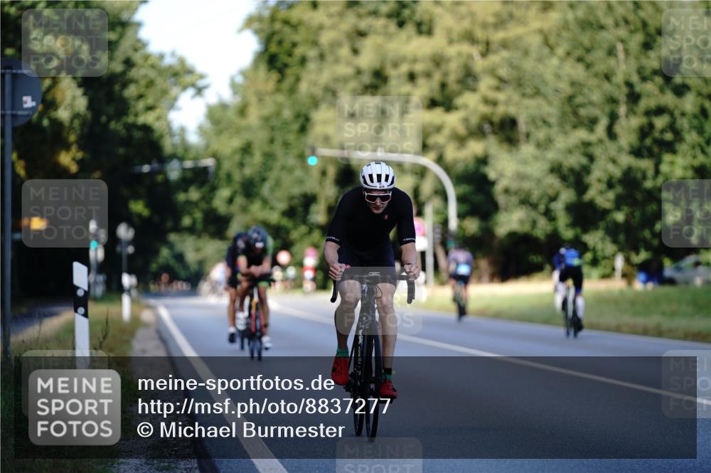 07.09.2025 - 19. Norderstedt Triathlon Michael Burmester http://msf.ph/oto/8837277 07.09.2025 14:15:10 Radfahren 879, 900, 977, 1456 meine-sportfotos.de