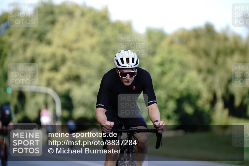 07.09.2025 - 19. Norderstedt Triathlon Michael Burmester http://msf.ph/oto/8837284 07.09.2025 14:15:11 Radfahren 428, 879, 900, 977, 1456 meine-sportfotos.de