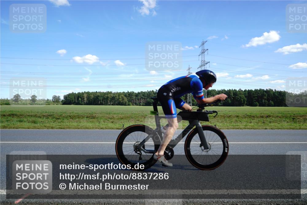 07.09.2025 - 19. Norderstedt Triathlon Michael Burmester http://msf.ph/oto/8837286 07.09.2025 14:09:24 Radfahren 989, 1038 meine-sportfotos.de