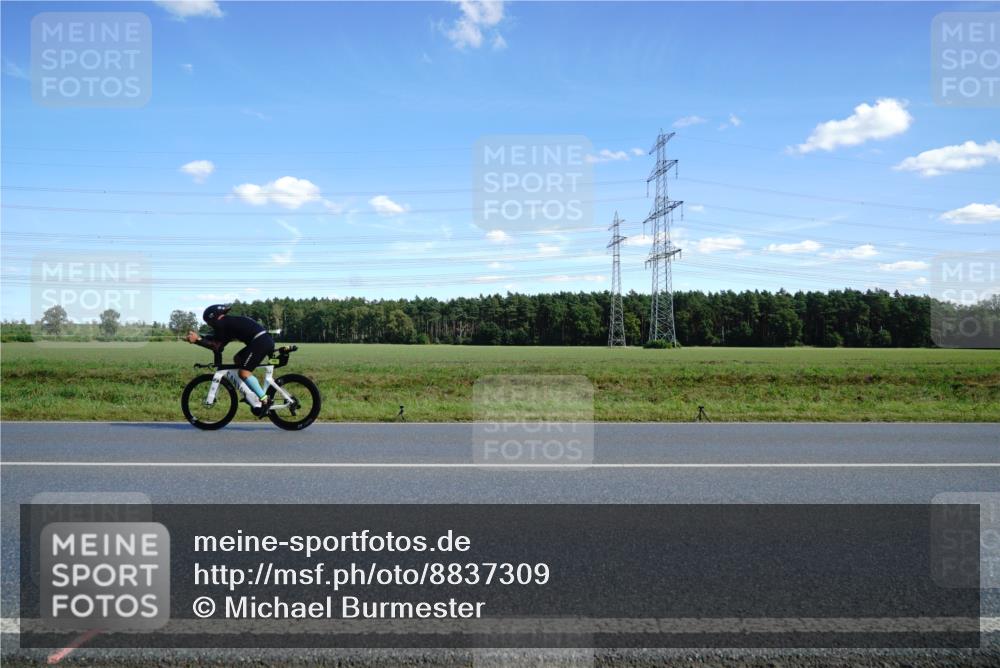 07.09.2025 - 19. Norderstedt Triathlon Michael Burmester http://msf.ph/oto/8837309 07.09.2025 14:09:28 Radfahren 989 meine-sportfotos.de