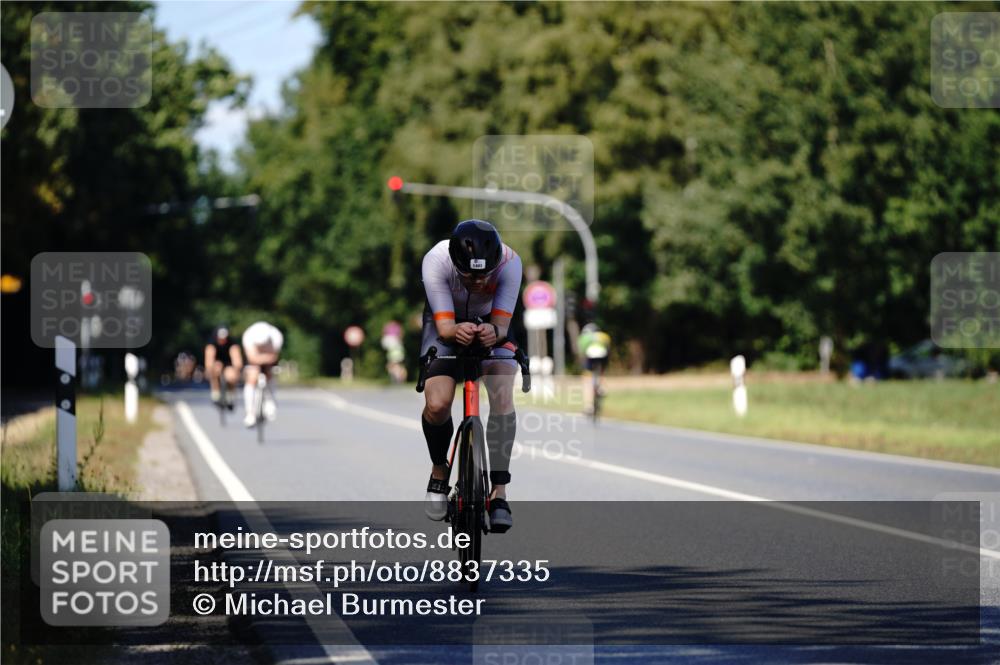 07.09.2025 - 19. Norderstedt Triathlon Michael Burmester http://msf.ph/oto/8837335 07.09.2025 14:16:28 Radfahren 1401 meine-sportfotos.de
