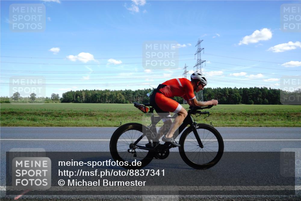 07.09.2025 - 19. Norderstedt Triathlon Michael Burmester http://msf.ph/oto/8837341 07.09.2025 14:09:47 Radfahren 976 meine-sportfotos.de