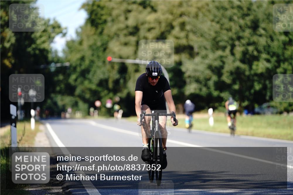 07.09.2025 - 19. Norderstedt Triathlon Michael Burmester http://msf.ph/oto/8837352 07.09.2025 14:16:35 Radfahren 422, 1462 meine-sportfotos.de