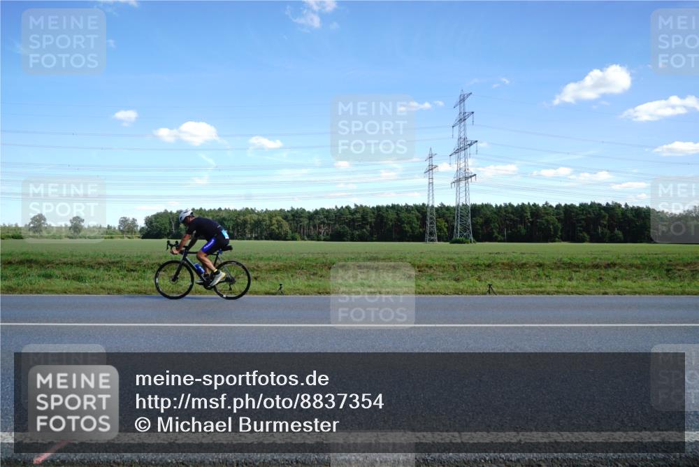 07.09.2025 - 19. Norderstedt Triathlon Michael Burmester http://msf.ph/oto/8837354 07.09.2025 14:09:50 Radfahren 976 meine-sportfotos.de