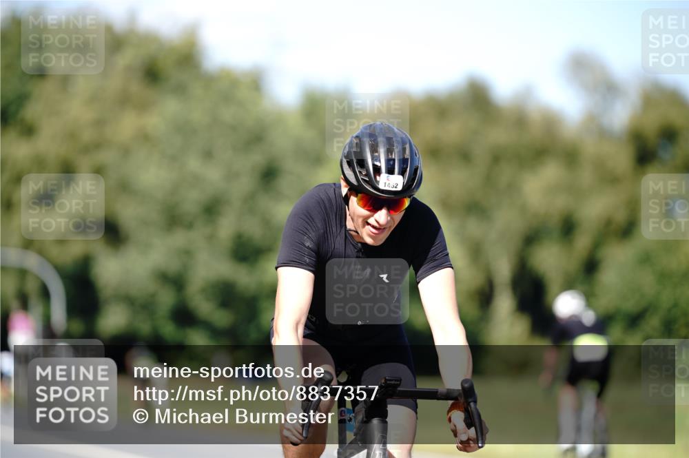 07.09.2025 - 19. Norderstedt Triathlon Michael Burmester http://msf.ph/oto/8837357 07.09.2025 14:16:36 Radfahren 422, 1462 meine-sportfotos.de