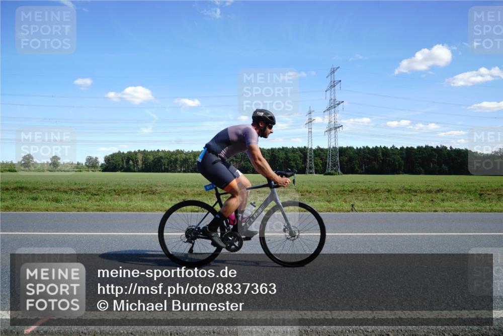 07.09.2025 - 19. Norderstedt Triathlon Michael Burmester http://msf.ph/oto/8837363 07.09.2025 14:10:07 Radfahren 872 meine-sportfotos.de