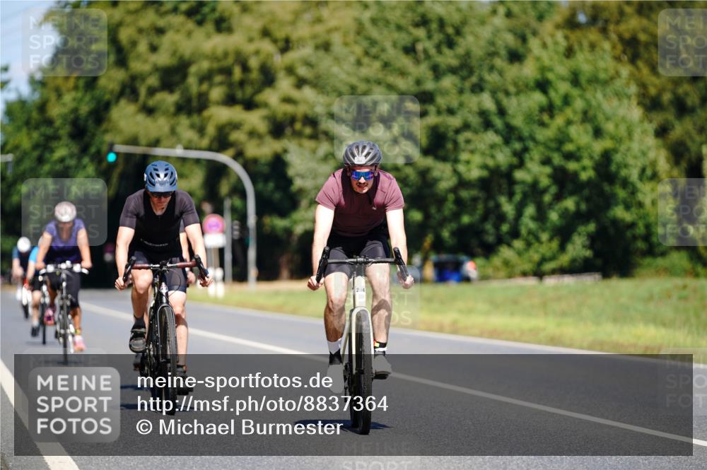 07.09.2025 - 19. Norderstedt Triathlon Michael Burmester http://msf.ph/oto/8837364 07.09.2025 12:54:00 Radfahren 214, 264, 270, 349 meine-sportfotos.de
