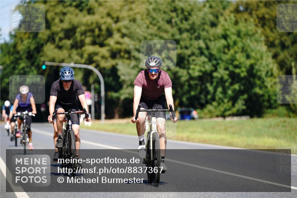 07.09.2025 - 19. Norderstedt Triathlon Michael Burmester http://msf.ph/oto/8837367 07.09.2025 12:54:00 Radfahren 214, 264, 270, 349 meine-sportfotos.de