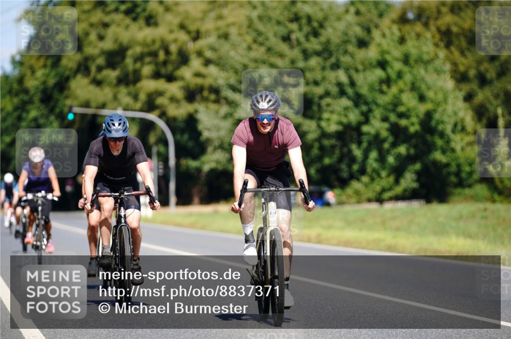 07.09.2025 - 19. Norderstedt Triathlon Michael Burmester http://msf.ph/oto/8837371 07.09.2025 12:54:00 Radfahren 214, 264, 270, 349 meine-sportfotos.de
