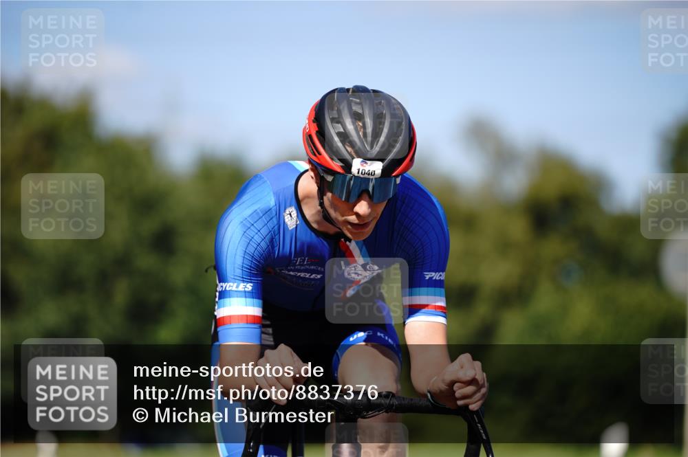 07.09.2025 - 19. Norderstedt Triathlon Michael Burmester http://msf.ph/oto/8837376 07.09.2025 14:17:03 Radfahren 1040 meine-sportfotos.de