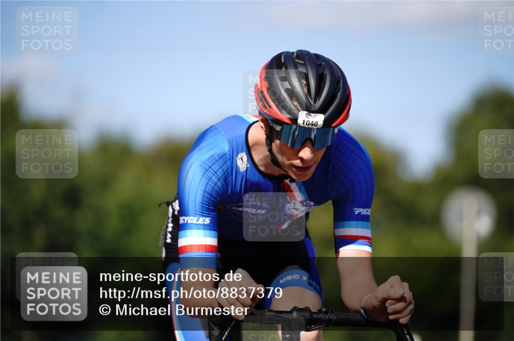 07.09.2025 - 19. Norderstedt Triathlon Michael Burmester http://msf.ph/oto/8837379 07.09.2025 14:17:03 Radfahren 1040 meine-sportfotos.de