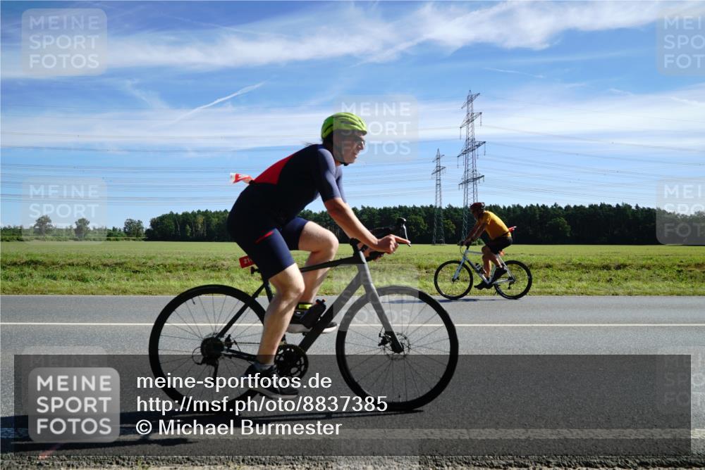 07.09.2025 - 19. Norderstedt Triathlon Michael Burmester http://msf.ph/oto/8837385 07.09.2025 12:02:50 Radfahren 210, 728, 780, 851 meine-sportfotos.de