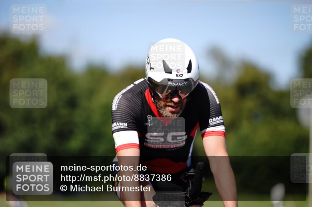 07.09.2025 - 19. Norderstedt Triathlon Michael Burmester http://msf.ph/oto/8837386 07.09.2025 14:17:07 Radfahren 982 meine-sportfotos.de