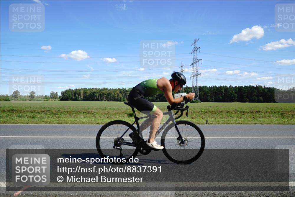 07.09.2025 - 19. Norderstedt Triathlon Michael Burmester http://msf.ph/oto/8837391 07.09.2025 14:10:17 Radfahren 991, 1007 meine-sportfotos.de