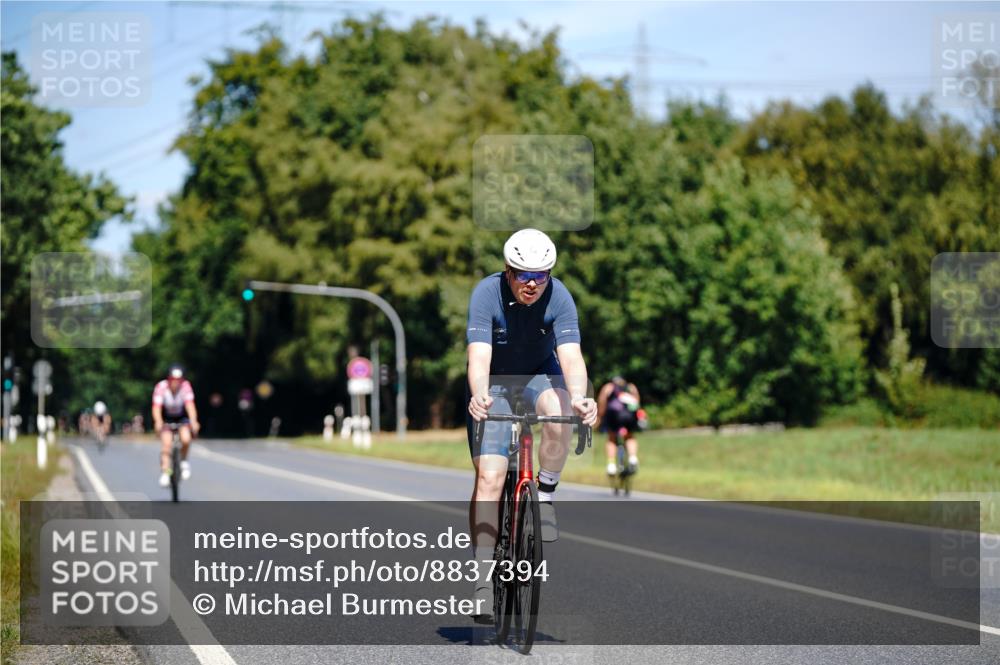 07.09.2025 - 19. Norderstedt Triathlon Michael Burmester http://msf.ph/oto/8837394 07.09.2025 12:54:07 Radfahren 321, 334, 350 meine-sportfotos.de