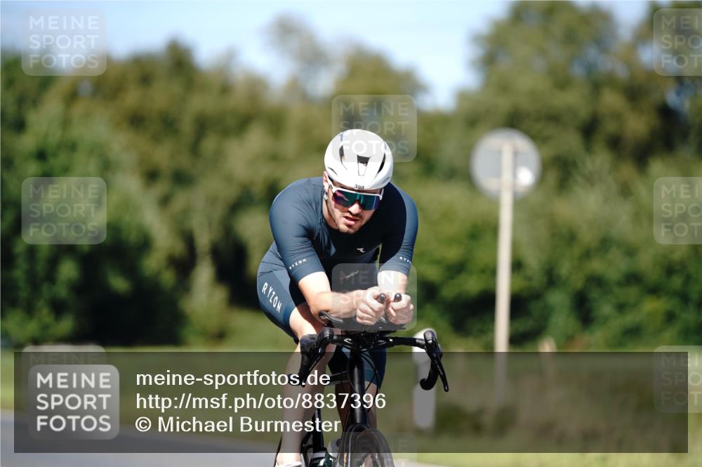 07.09.2025 - 19. Norderstedt Triathlon Michael Burmester http://msf.ph/oto/8837396 07.09.2025 14:17:13 Radfahren 398, 420, 981, 1034 meine-sportfotos.de