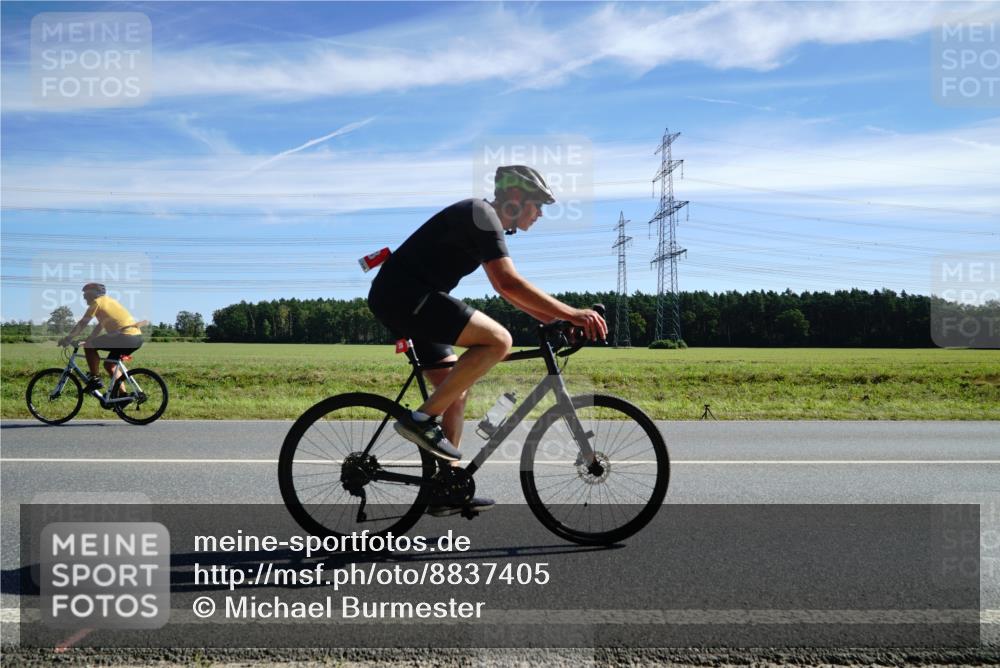 07.09.2025 - 19. Norderstedt Triathlon Michael Burmester http://msf.ph/oto/8837405 07.09.2025 12:02:51 Radfahren 210, 728, 851, 1249 meine-sportfotos.de