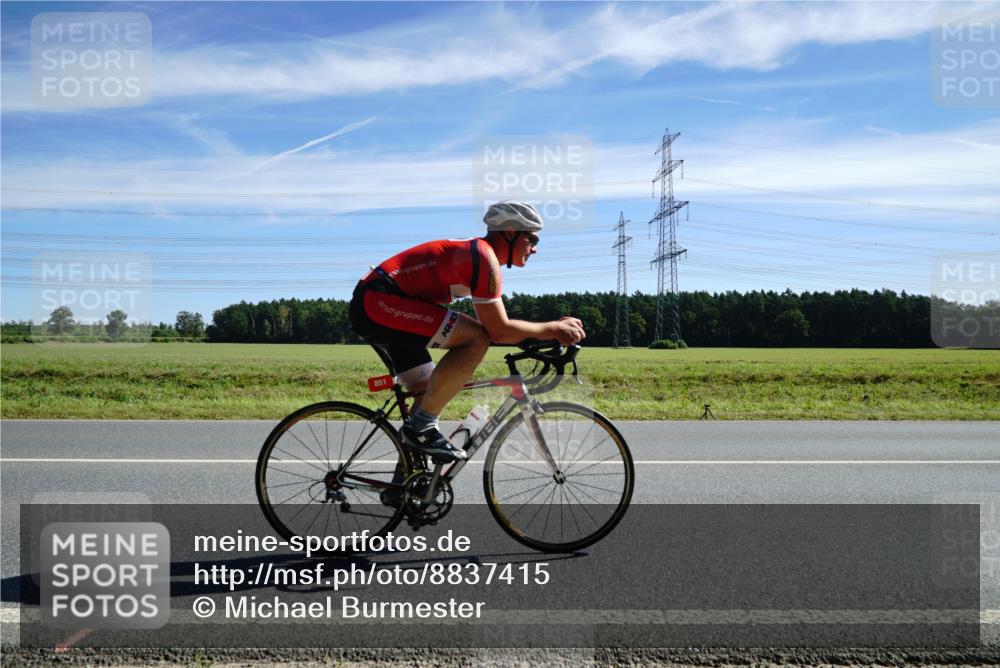 07.09.2025 - 19. Norderstedt Triathlon Michael Burmester http://msf.ph/oto/8837415 07.09.2025 12:02:51 Radfahren 210, 728, 851, 1249 meine-sportfotos.de