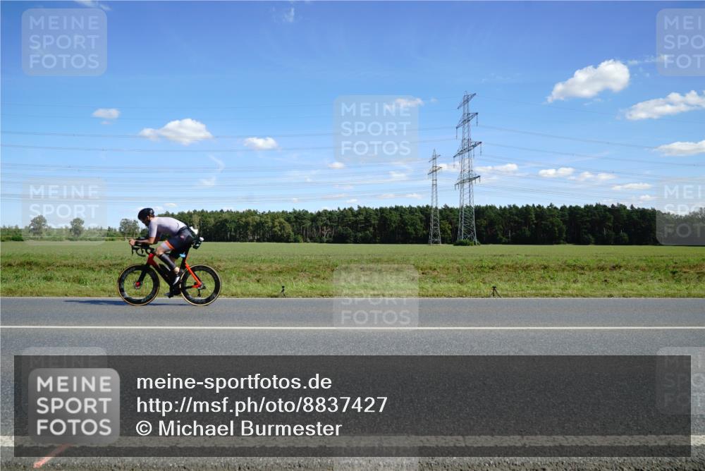 07.09.2025 - 19. Norderstedt Triathlon Michael Burmester http://msf.ph/oto/8837427 07.09.2025 14:10:23 Radfahren 388 meine-sportfotos.de