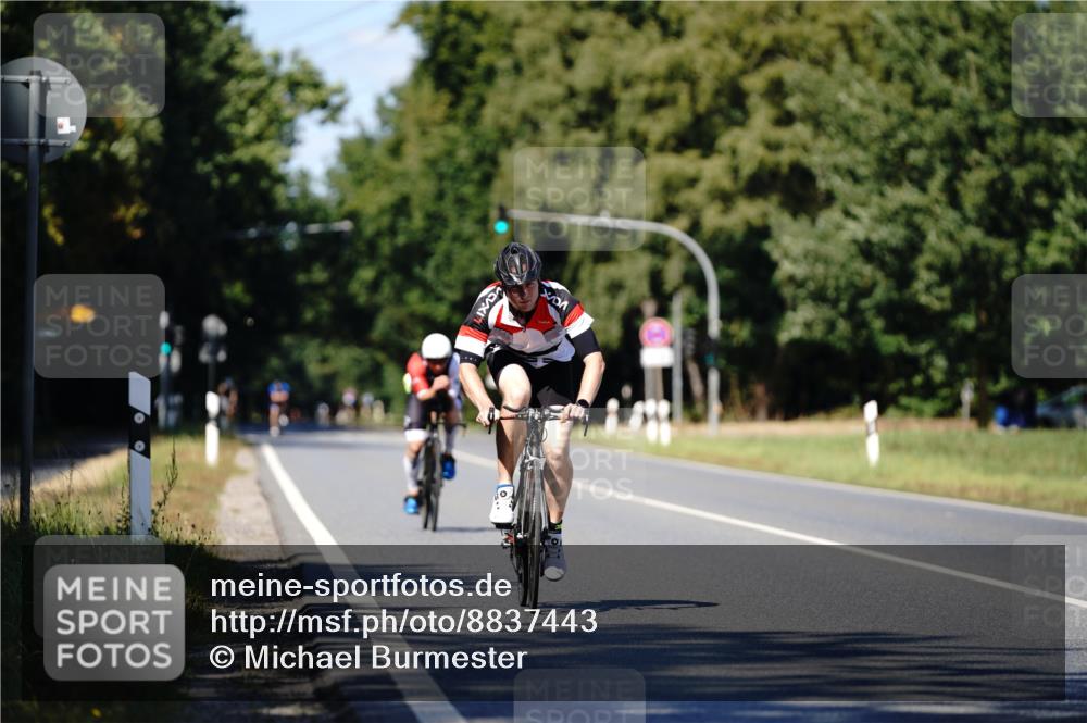 07.09.2025 - 19. Norderstedt Triathlon Michael Burmester http://msf.ph/oto/8837443 07.09.2025 14:17:31 Radfahren 427, 969 meine-sportfotos.de