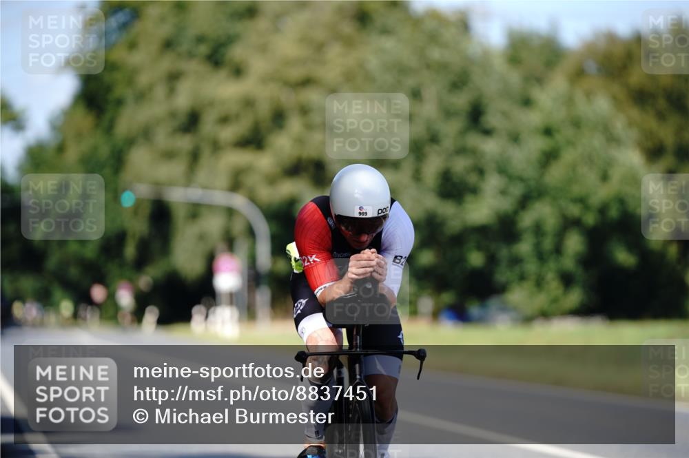 07.09.2025 - 19. Norderstedt Triathlon Michael Burmester http://msf.ph/oto/8837451 07.09.2025 14:17:34 Radfahren 427, 969 meine-sportfotos.de