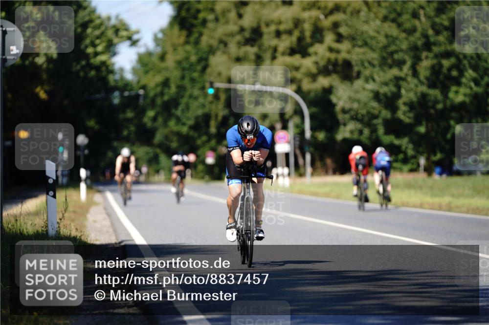 07.09.2025 - 19. Norderstedt Triathlon Michael Burmester http://msf.ph/oto/8837457 07.09.2025 14:17:44 Radfahren 1008 meine-sportfotos.de