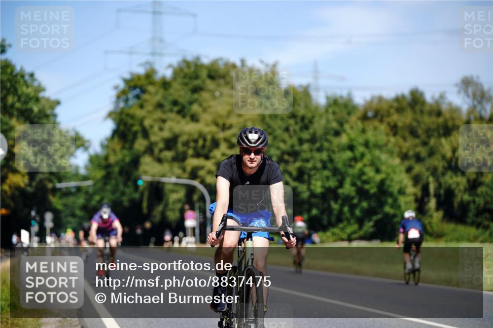 07.09.2025 - 19. Norderstedt Triathlon Michael Burmester http://msf.ph/oto/8837475 07.09.2025 12:55:06 Radfahren 735, 752 meine-sportfotos.de