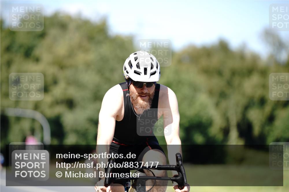 07.09.2025 - 19. Norderstedt Triathlon Michael Burmester http://msf.ph/oto/8837477 07.09.2025 14:17:53 Radfahren 395, 1014, 1036 meine-sportfotos.de