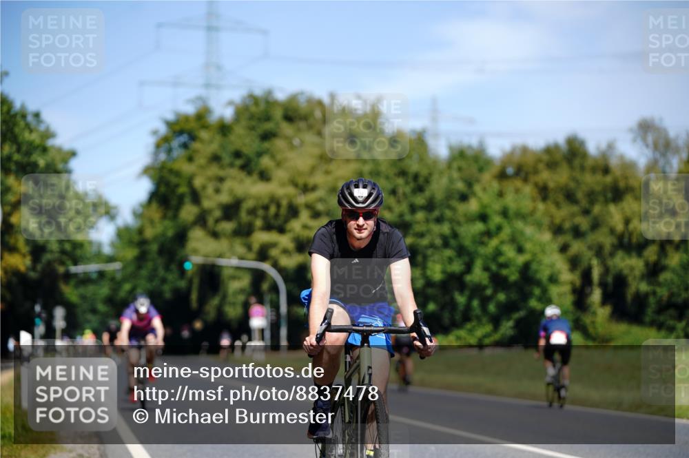 07.09.2025 - 19. Norderstedt Triathlon Michael Burmester http://msf.ph/oto/8837478 07.09.2025 12:55:06 Radfahren 735, 752 meine-sportfotos.de