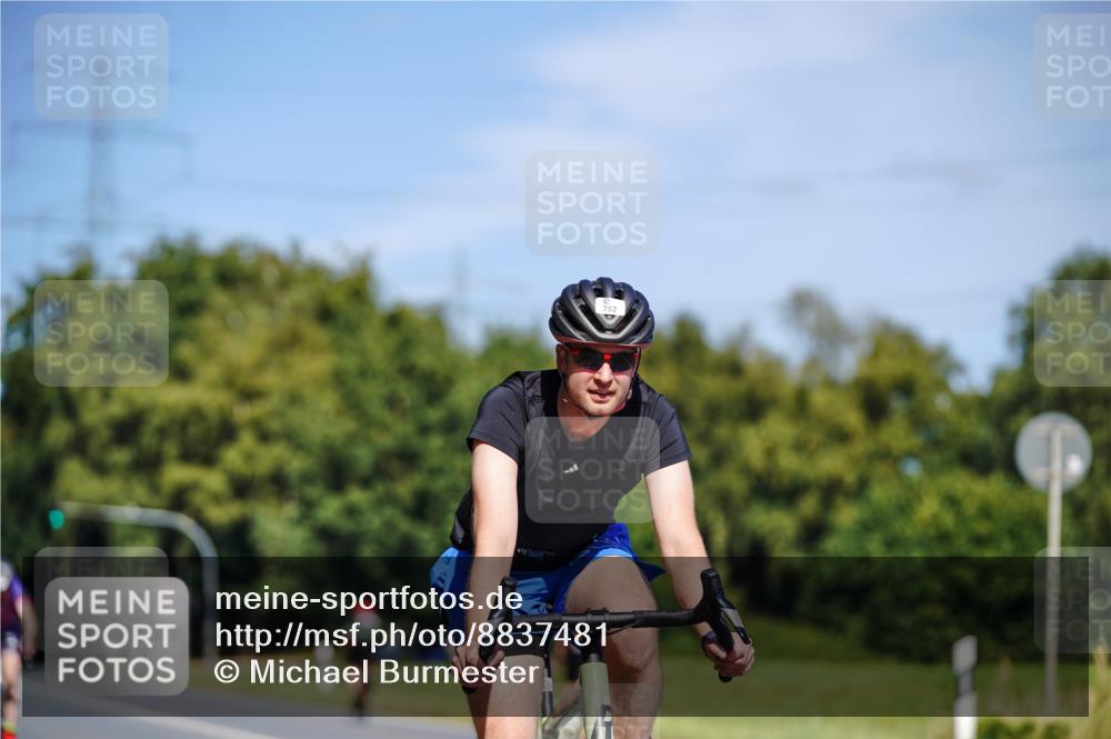 07.09.2025 - 19. Norderstedt Triathlon Michael Burmester http://msf.ph/oto/8837481 07.09.2025 12:55:07 Radfahren 735, 752 meine-sportfotos.de