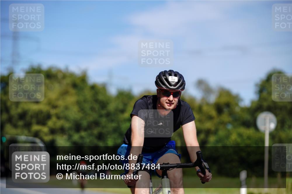 07.09.2025 - 19. Norderstedt Triathlon Michael Burmester http://msf.ph/oto/8837484 07.09.2025 12:55:07 Radfahren 735, 752 meine-sportfotos.de