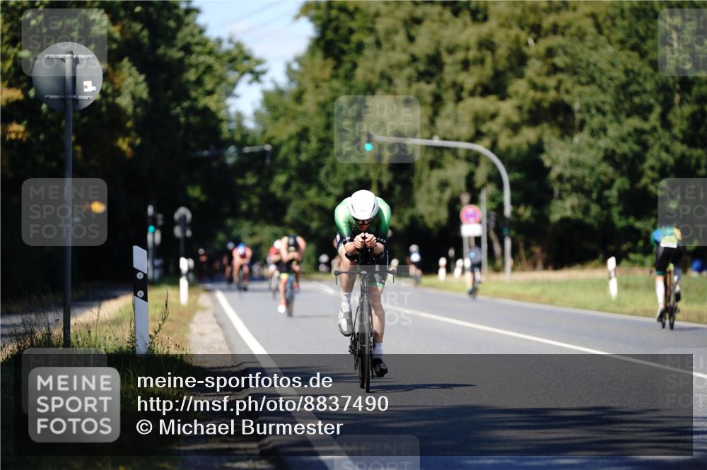 07.09.2025 - 19. Norderstedt Triathlon Michael Burmester http://msf.ph/oto/8837490 07.09.2025 14:18:10 Radfahren 1015 meine-sportfotos.de