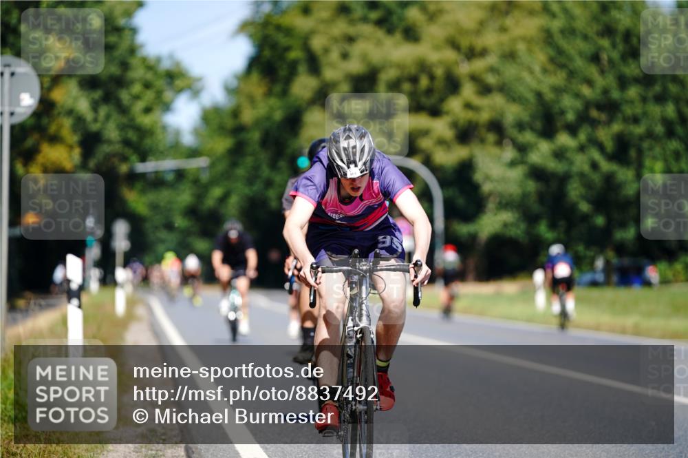 07.09.2025 - 19. Norderstedt Triathlon Michael Burmester http://msf.ph/oto/8837492 07.09.2025 12:55:09 Radfahren 320, 735, 752, 804 meine-sportfotos.de