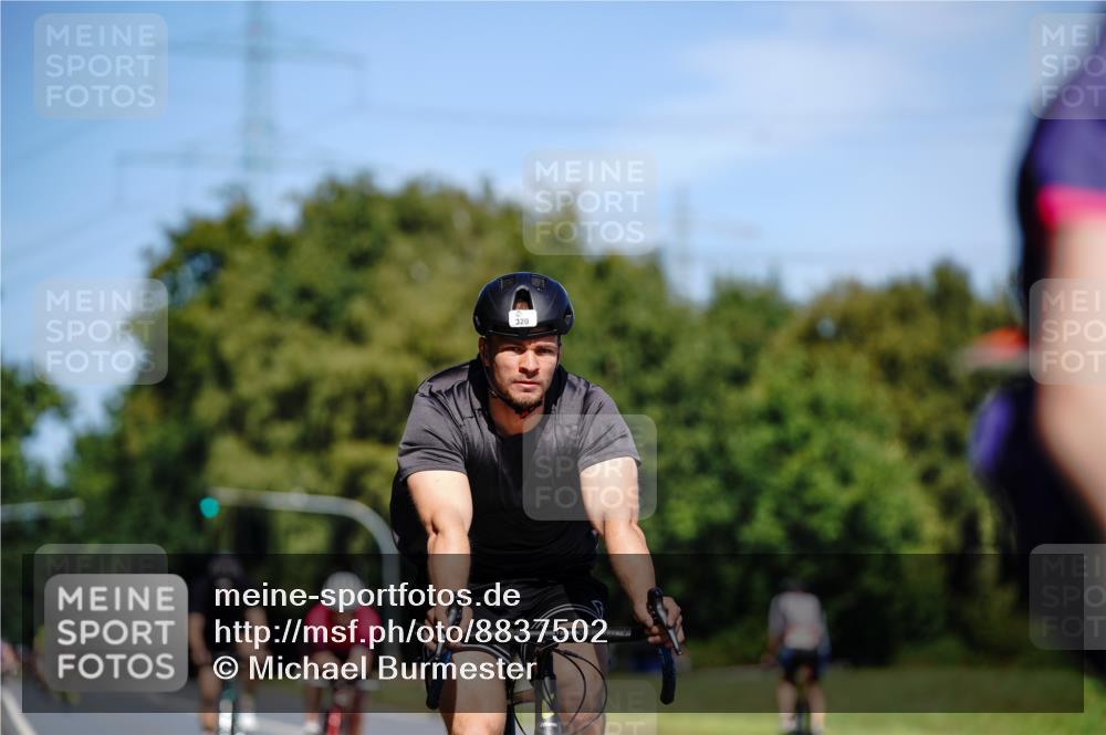 07.09.2025 - 19. Norderstedt Triathlon Michael Burmester http://msf.ph/oto/8837502 07.09.2025 12:55:11 Radfahren 295, 320, 804, 1328 meine-sportfotos.de