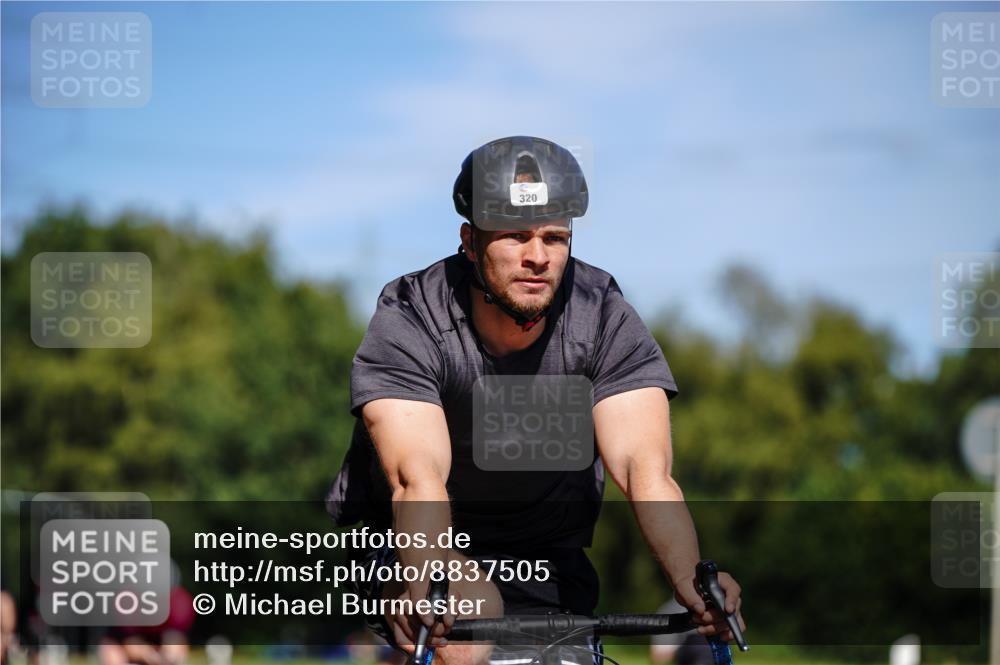 07.09.2025 - 19. Norderstedt Triathlon Michael Burmester http://msf.ph/oto/8837505 07.09.2025 12:55:12 Radfahren 295, 320, 804, 1328 meine-sportfotos.de