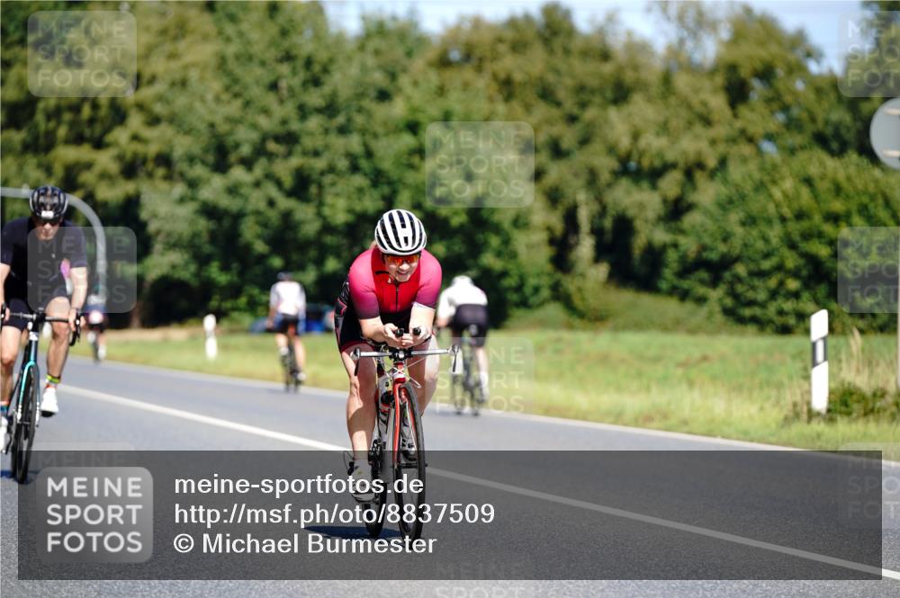 07.09.2025 - 19. Norderstedt Triathlon Michael Burmester http://msf.ph/oto/8837509 07.09.2025 12:55:12 Radfahren 295, 320, 804, 1328 meine-sportfotos.de