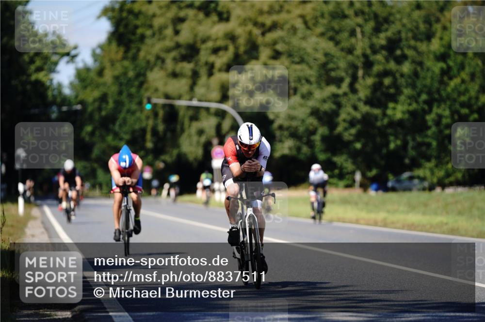 07.09.2025 - 19. Norderstedt Triathlon Michael Burmester http://msf.ph/oto/8837511 07.09.2025 14:18:17 Radfahren 971, 1006, 1022 meine-sportfotos.de