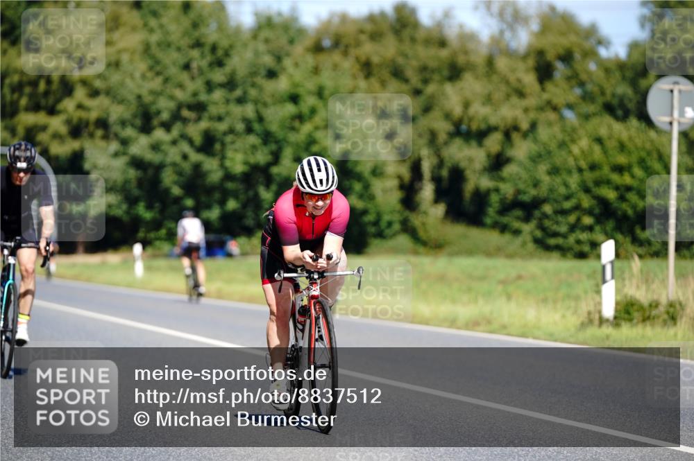 07.09.2025 - 19. Norderstedt Triathlon Michael Burmester http://msf.ph/oto/8837512 07.09.2025 12:55:12 Radfahren 295, 320, 804, 1328 meine-sportfotos.de