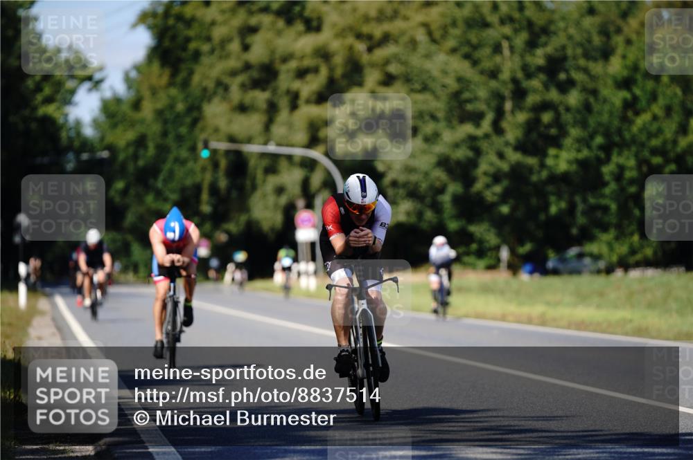 07.09.2025 - 19. Norderstedt Triathlon Michael Burmester http://msf.ph/oto/8837514 07.09.2025 14:18:17 Radfahren 971, 1006, 1022 meine-sportfotos.de