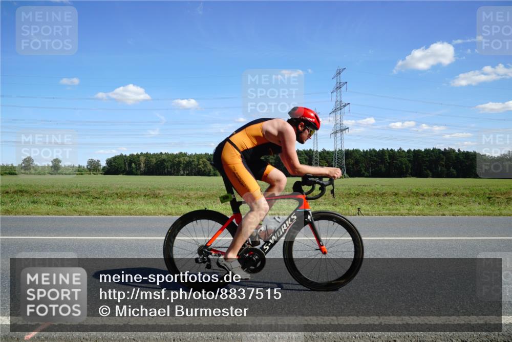07.09.2025 - 19. Norderstedt Triathlon Michael Burmester http://msf.ph/oto/8837515 07.09.2025 14:10:40 Radfahren 999, 1003, 1421 meine-sportfotos.de