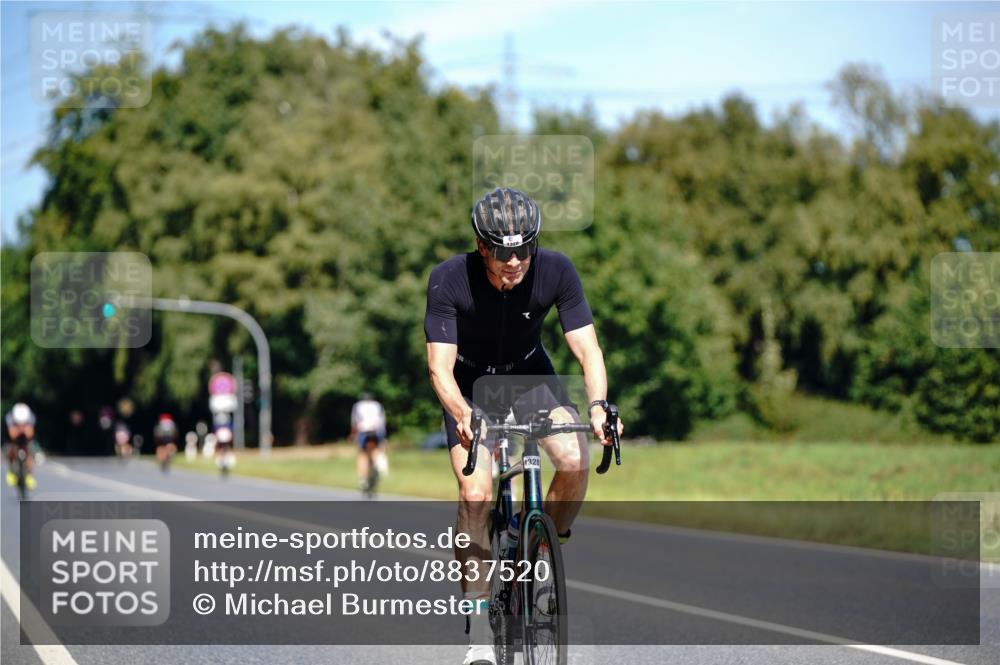 07.09.2025 - 19. Norderstedt Triathlon Michael Burmester http://msf.ph/oto/8837520 07.09.2025 12:55:14 Radfahren 295, 320, 804, 1328 meine-sportfotos.de